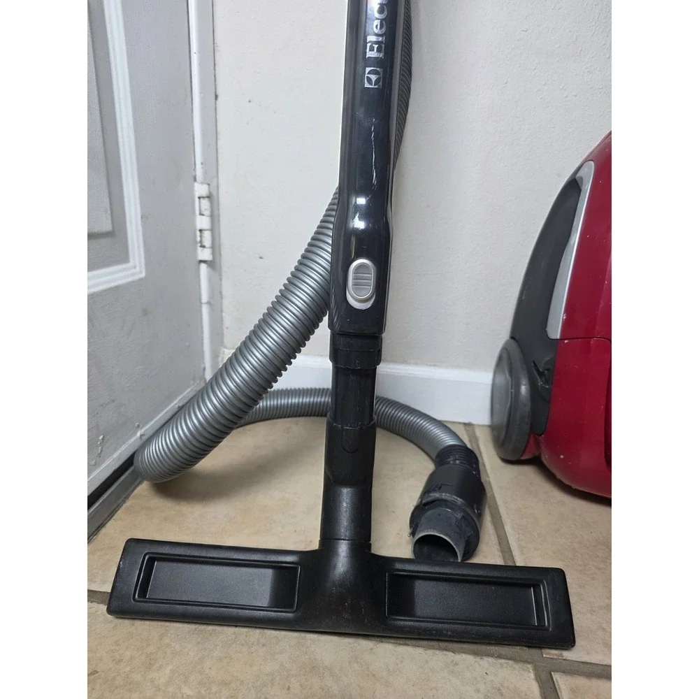 Electrolux Oxygen Cannister Vacuum With long Hose And Wide Brush!